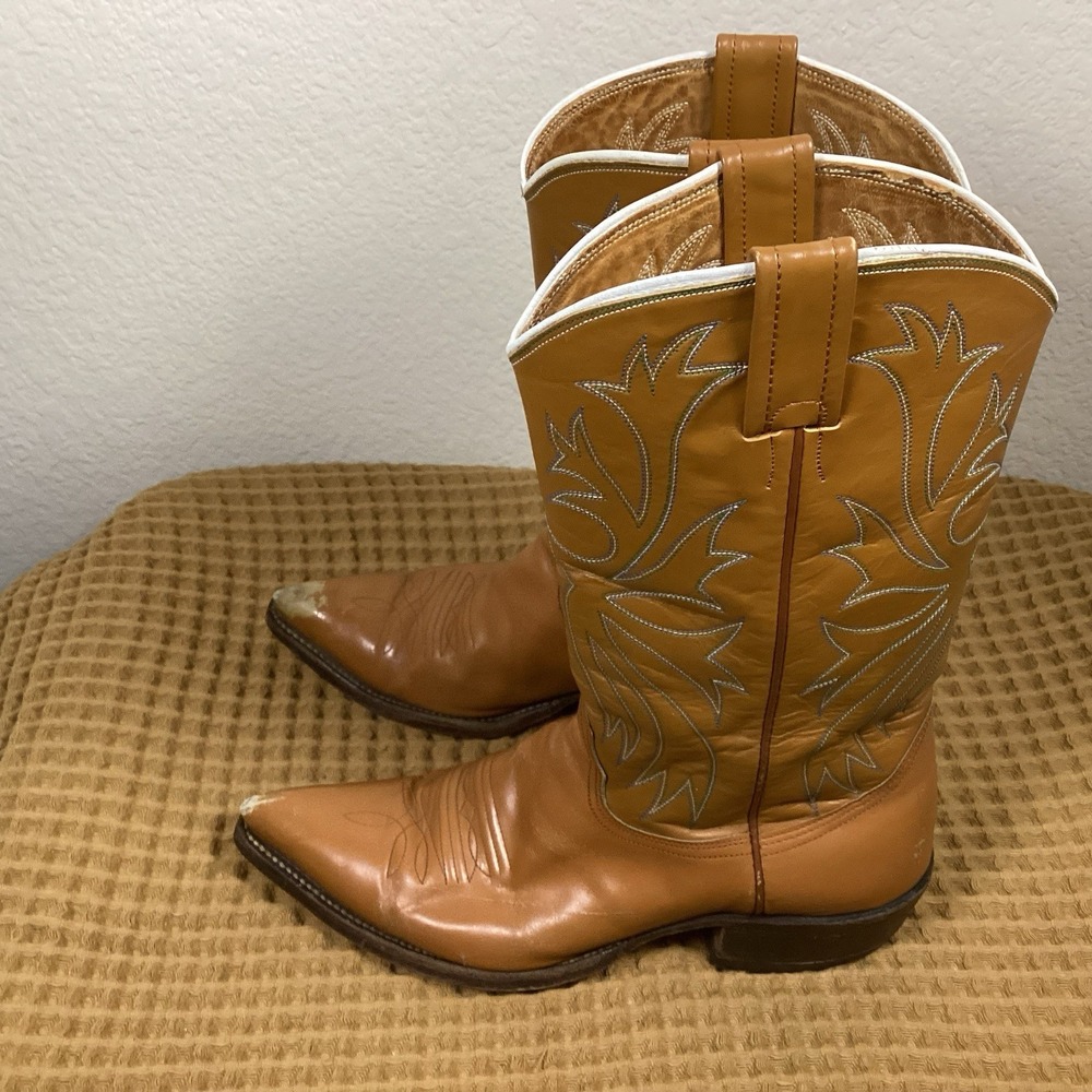 Nocona Boots Mens Sz 9D Style Number 3275 VINTAGE BOOTS Tan Brown Western Cowboy